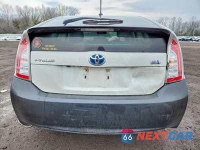 Zdjęcie 6 z 12 samochodu: 2012 TOYOTA PRIUS FOUR VIN:JTDKN3DU1C1583220 - miniatura