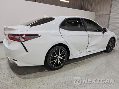 Trzecie zdjęcie samochodu z tyłu: 2024 TOYOTA CAMRY SE VIN:4T1G11AK2RU232859 - miniatura