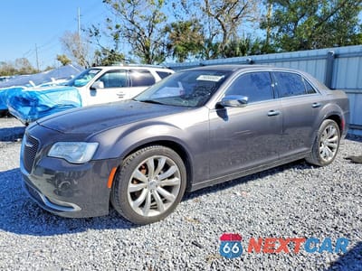 2018 CHRYSLER 300 LIMITED 2C3CCAEG9JH261855 - główne zdjęcie licytacji z USA - miniatura