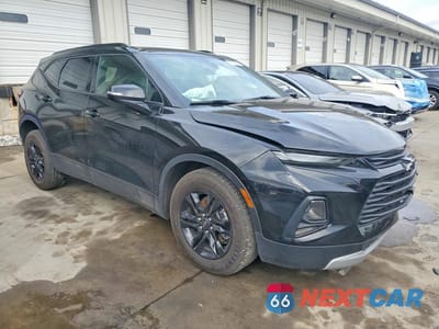 Czwarte zdjęcie samochodu z boku: 2021 CHEVROLET BLAZER 3LT VIN:3GNKBDRS7MS522225 - miniatura