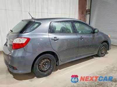 Trzecie zdjęcie samochodu z tyłu: 2013 TOYOTA MATRIX L VIN:2T1KU4EE3DC954858 - miniatura