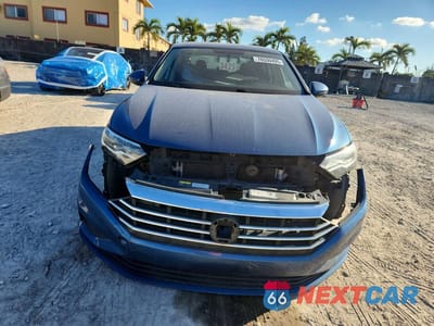 Piąte zdjęcie samochodu w środku: 2020 VOLKSWAGEN JETTA S VIN:3VWCB7BUXLM053982 - miniatura