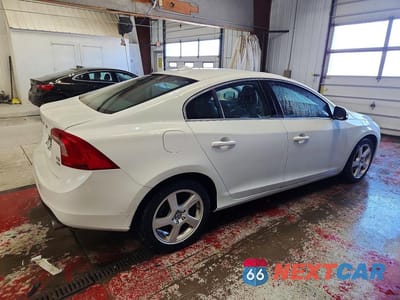 Trzecie zdjęcie samochodu z tyłu: 2013 VOLVO S60 T5 VIN:YV1612FH5D2179270 - miniatura