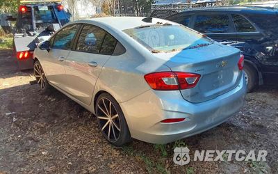 Trzecie zdjęcie samochodu z tyłu: 2018 CHEVROLET CRUZE LS VIN:1G1BC5SM9J7176866 - miniatura