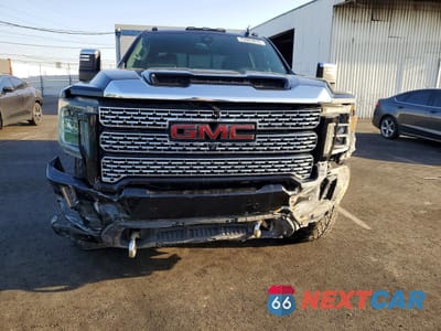 Piąte zdjęcie samochodu w środku: 2022 GMC SIERRA K2500 DENALI VIN:1GT49RE79NF161453 - miniatura