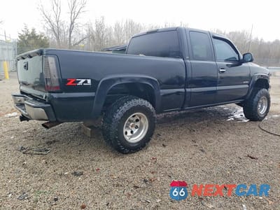 Trzecie zdjęcie samochodu z tyłu: 2001 CHEVROLET SILVERADO K1500 VIN:2GCEK19T011256454 - miniatura