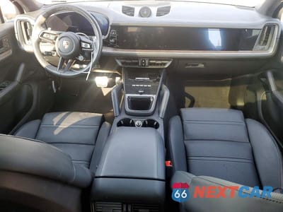 Zdjęcie 8 z 12 samochodu: 2025 PORSCHE CAYENNE E-HYBRID VIN:WP1AE2AY4SDA16914 - miniatura