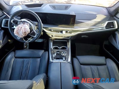 Zdjęcie 8 z 14 samochodu: 2024 BMW X7 M60I VIN:5UX33EM04R9V48943 - miniatura
