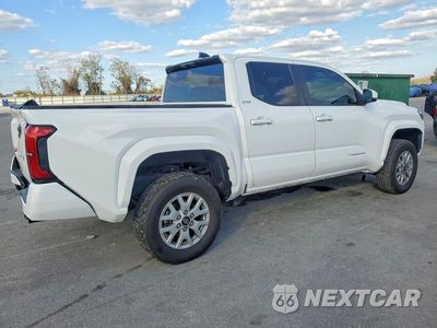 Trzecie zdjęcie samochodu z tyłu: 2024 TOYOTA TACOMA DOUBLE CAB VIN:3TMKB5FN5RM023819 - miniatura