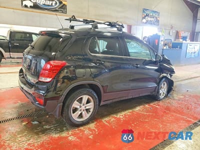 Trzecie zdjęcie samochodu z tyłu: 2020 CHEVROLET TRAX 1LT VIN:3GNCJPSB0LL212333 - miniatura
