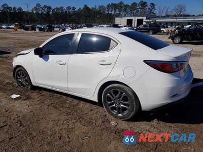 Drugie zdjęcie samochodu z przodu: 2019 TOYOTA YARIS L VIN:3MYDLBYV6KY510142 - miniatura