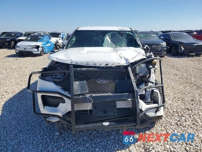Piąte zdjęcie samochodu w środku: 2022 FORD EXPLORER POLICE INTERCEPTOR VIN:1FM5K8AC2NGC23917 - miniatura
