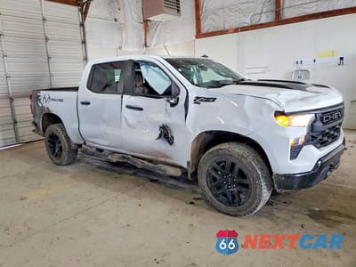 Czwarte zdjęcie samochodu z boku: 2022 CHEVROLET SILVERADO K1500 TRAIL BOSS CUSTOM VIN:3GCPDCED4NG580310 - miniatura