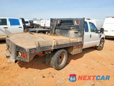 Trzecie zdjęcie samochodu z tyłu: 2008 FORD F350 SUPER DUTY FLATBED TRUCK VIN:1FDWX36Y98EE46677 - miniatura
