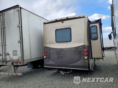 Czwarte zdjęcie samochodu z boku: 2007 FREIGHTLINER CHASSIS M RV VIN:4UZACLBW06CX25616 - miniatura