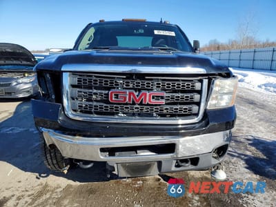 Piąte zdjęcie samochodu w środku: 2011 GMC SIERRA K2500 SLT VIN:1GT121C86BF259100 - miniatura
