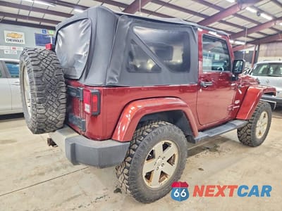 Trzecie zdjęcie samochodu z tyłu: 2010 JEEP WRANGLER SAHARA VIN:1J4AA5D11AL154583 - miniatura