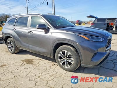 Czwarte zdjęcie samochodu z boku: 2023 TOYOTA HIGHLANDER L VIN:5TDKDRAH8PS512957 - miniatura