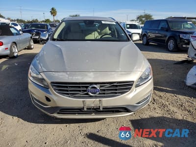 Piąte zdjęcie samochodu w środku: 2017 VOLVO V60 T5 PREMIER VIN:YV140MEK7H1373054 - miniatura
