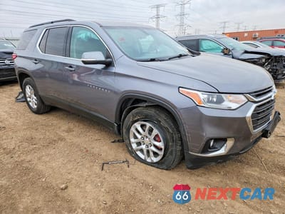 Czwarte zdjęcie samochodu z boku: 2021 CHEVROLET TRAVERSE LT VIN:1GNERGKW8MJ178154 - miniatura