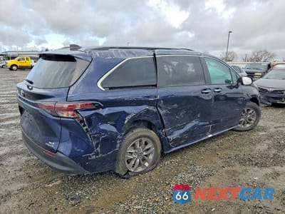 Trzecie zdjęcie samochodu z tyłu: 2024 TOYOTA SIENNA XLE 8-PASSENGER VIN:5TDYRKEC9RS183884 - miniatura