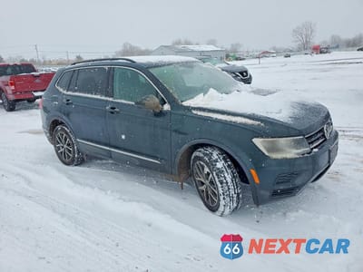 Czwarte zdjęcie samochodu z boku: 2018 VOLKSWAGEN TIGUAN SE VIN:3VV2B7AXXJM218874 - miniatura