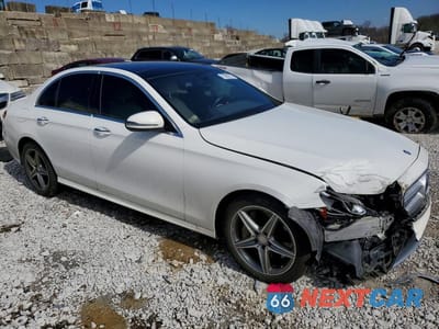 Czwarte zdjęcie samochodu z boku: 2017 MERCEDES-BENZ E 300 4MATIC VIN:WDDZF4KBXHA046233 - miniatura