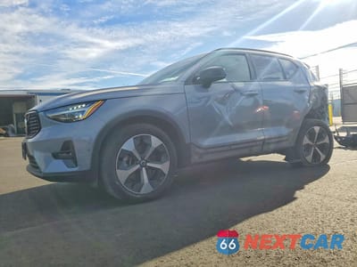 2025 VOLVO XC40 PLUS YV4L12UC7S2468886 - główne zdjęcie licytacji z USA - miniatura