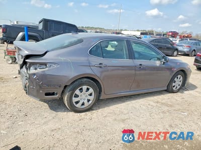 Trzecie zdjęcie samochodu z tyłu: 2022 TOYOTA CAMRY LE VIN:4T1C31AK7NU576190 - miniatura