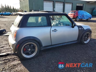 Trzecie zdjęcie samochodu z tyłu: 2002 MINI COOPER S VIN:WMWRE33462TD55099 - miniatura