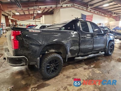 Trzecie zdjęcie samochodu z tyłu: 2019 CHEVROLET SILVERADO K1500 TRAIL BOSS CUSTOM VIN:1GCRYCEF1KZ250893 - miniatura