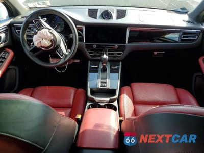 Zdjęcie 8 z 12 samochodu: 2022 PORSCHE MACAN VIN:WP1AA2A52NLB05408 - miniatura