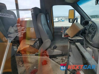 Piąte zdjęcie samochodu w środku: 2001 FORD ECONOLINE VIN:1FDWE35F91HA77510 - miniatura