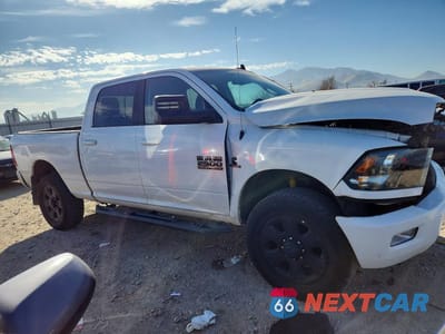 Czwarte zdjęcie samochodu z boku: 2017 RAM 2500 SLT VIN:3C6UR5DLXHG580932 - miniatura