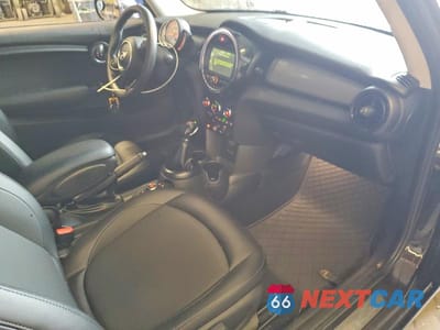 Zdjęcie 8 z 11 samochodu: 2018 MINI COOPER VIN:WMWXP5C54J2G63866 - miniatura