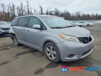 Czwarte zdjęcie samochodu z boku: 2017 TOYOTA SIENNA LE VIN:5TDKZ3DC9HS802947 - miniatura
