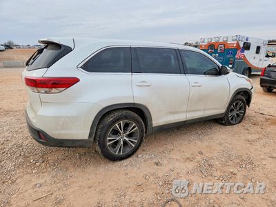 Trzecie zdjęcie samochodu z tyłu: 2019 TOYOTA HIGHLANDER LE VIN:5TDZARFH9KS043130 - miniatura