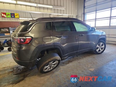 Trzecie zdjęcie samochodu z tyłu: 2017 JEEP COMPASS LATITUDE VIN:3C4NJDBB0HT651927 - miniatura