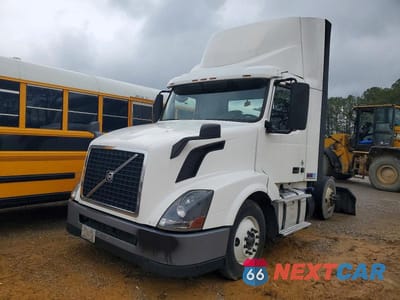 Drugie zdjęcie samochodu z przodu: 2017 VOLVO VNL SEMI TRUCK VIN:4V4N39TG5HN988079 - miniatura
