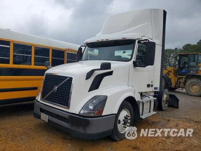 Drugie zdjęcie samochodu z przodu: 2017 VOLVO VNL SEMI TRUCK VIN:4V4N39TG5HN988079 - miniatura