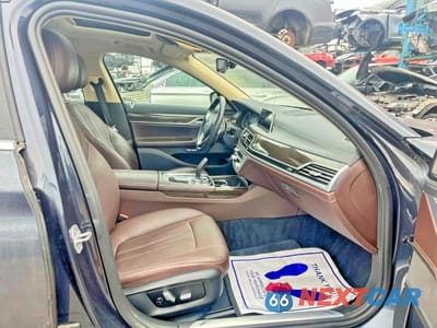 Piąte zdjęcie samochodu w środku: 2018 BMW 740 XI VIN:WBA7E4C54JGV23896 - miniatura