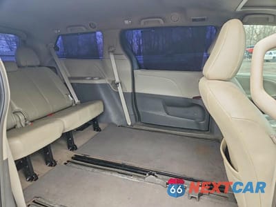 Zdjęcie 11 z 12 samochodu: 2014 TOYOTA SIENNA XLE 8-PASSENGER VIN:5TDYK3DCXES444333 - miniatura