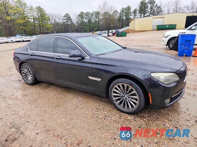 Czwarte zdjęcie samochodu z boku: 2012 BMW 740 I VIN:WBAKA4C54CC613467 - miniatura