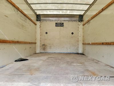 Zdjęcie 10 z 14 samochodu: 2007 GMC SAVANA BOX TRUCK VIN:1GDHG31U271900688 - miniatura