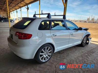 Trzecie zdjęcie samochodu z tyłu: 2013 AUDI A3 PREMIUM PLUS VIN:WAUKJAFM2DA026103 - miniatura