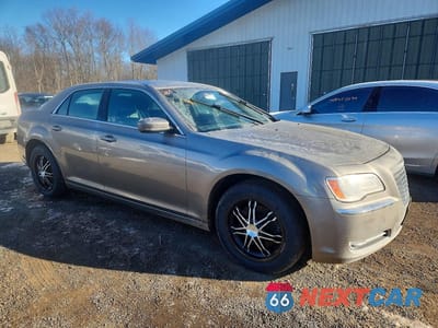 Czwarte zdjęcie samochodu z boku: 2014 CHRYSLER 300 VIN:2C3CCARG0EH170201 - miniatura