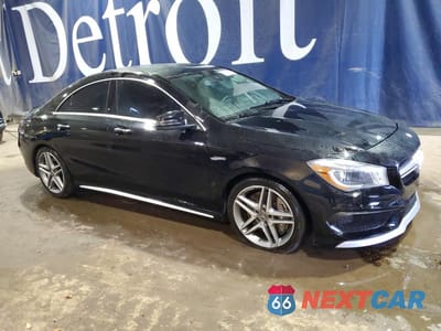 Czwarte zdjęcie samochodu z boku: 2015 MERCEDES-BENZ CLA 45 AMG VIN:WDDSJ5CB2FN230916 - miniatura