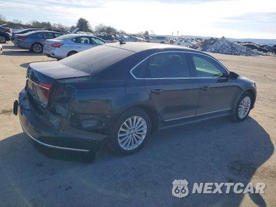 Trzecie zdjęcie samochodu z tyłu: 2017 VOLKSWAGEN PASSAT SE VIN:1VWBT7A37HC017077 - miniatura