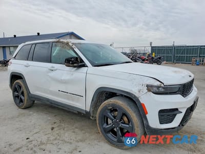 Czwarte zdjęcie samochodu z boku: 2024 JEEP GRAND CHEROKEE LAREDO VIN:1C4RJHAG0RC127681 - miniatura