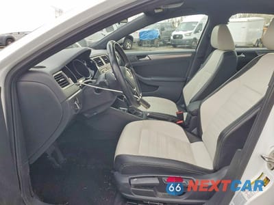 Zdjęcie 7 z 12 samochodu: 2017 VOLKSWAGEN JETTA SPORT VIN:3VWD17AJ0HM395589 - miniatura